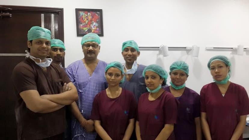 Bollywood actor Paritosh Sand at Medlinks for Hair transplant.